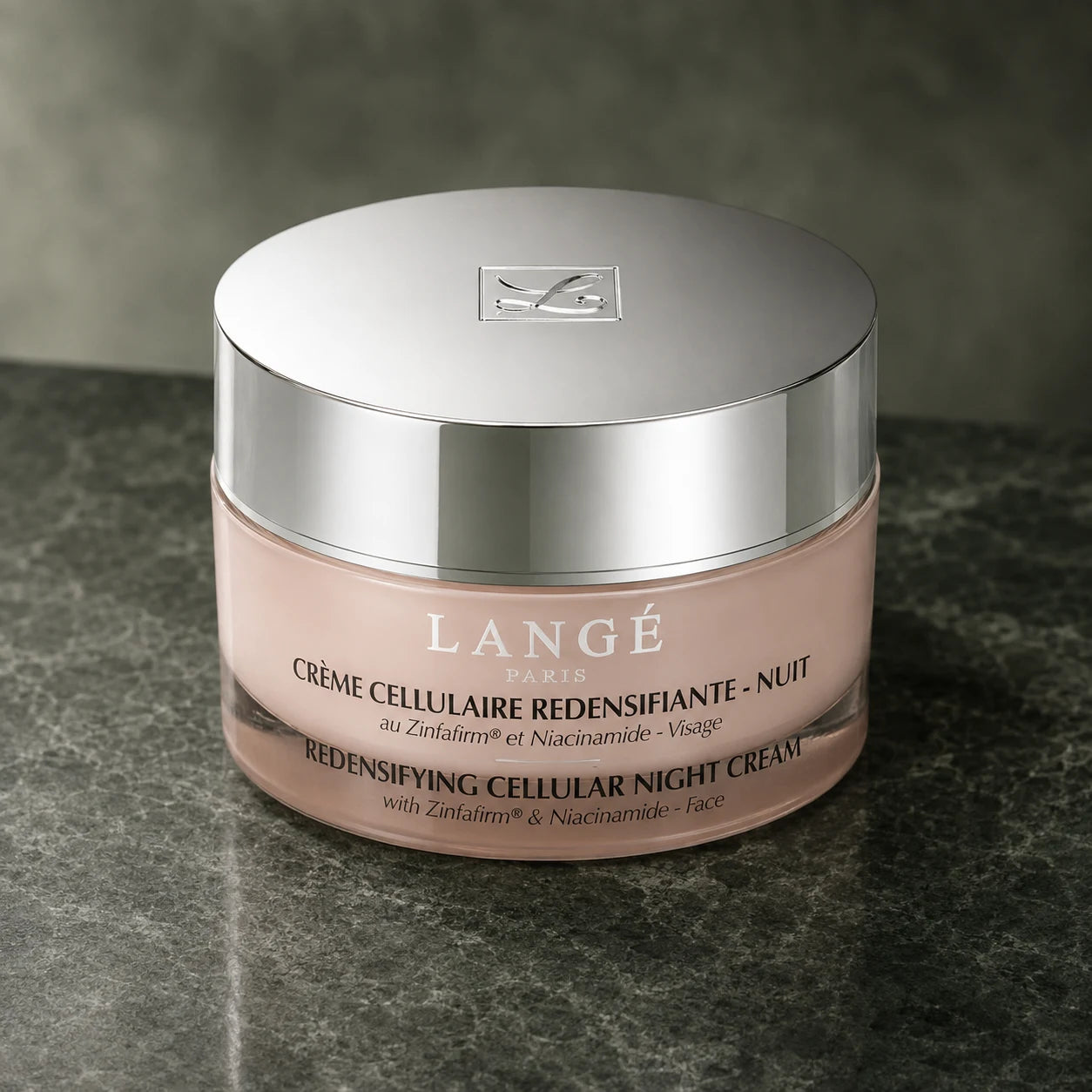 Crème de nuit cellulaire redensifiante — gros plan sur l'emballage