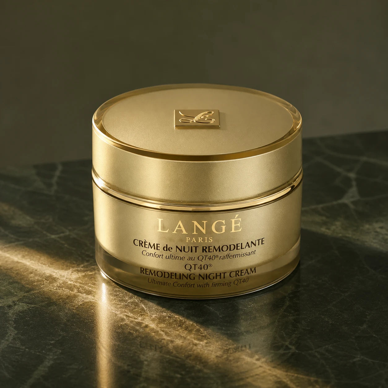 Crème de nuit remodelante — gros plan sur l'emballage