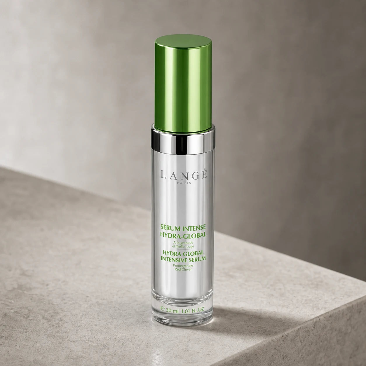 Intensywnie nawilżające serum Hydra-Global — zbliżenie na opakowanie